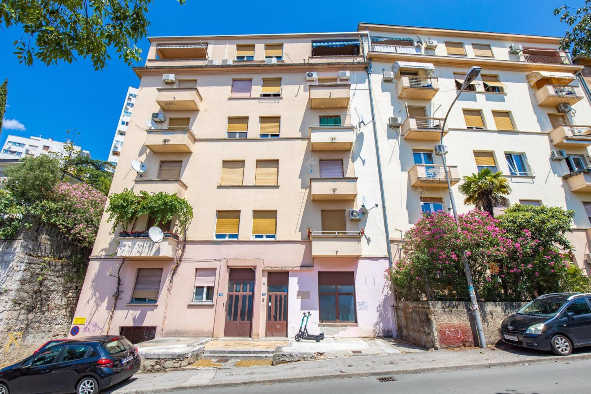 Apartment Tiziano-Belveder With Private Garage Rijeka Luaran gambar